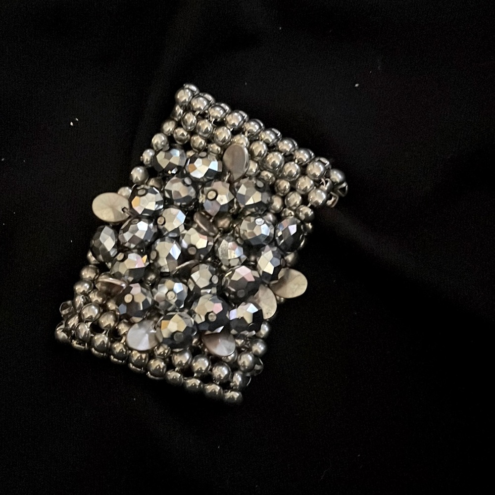 Fun silver beaded shiny bracelet